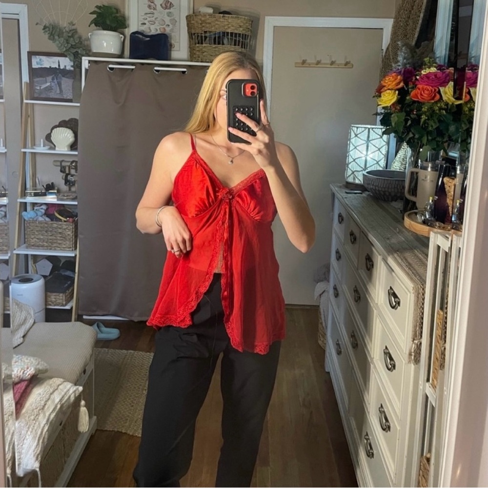 Vintage delicates red split front blouse tank top with rose details - Picture 10 of 16
